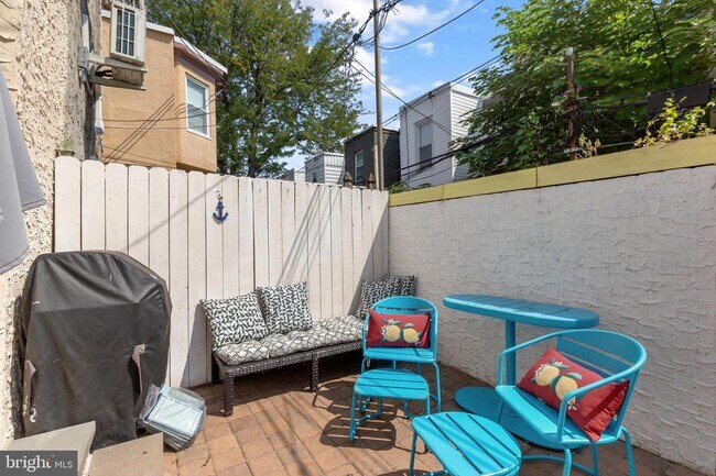 Building Photo - 845 N Bambrey St