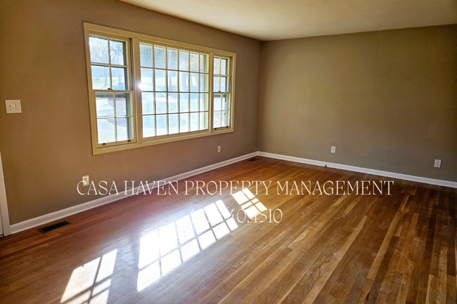 Building Photo - Coming Soon! 4 Bed | 1.5 Bath Home in Prim...