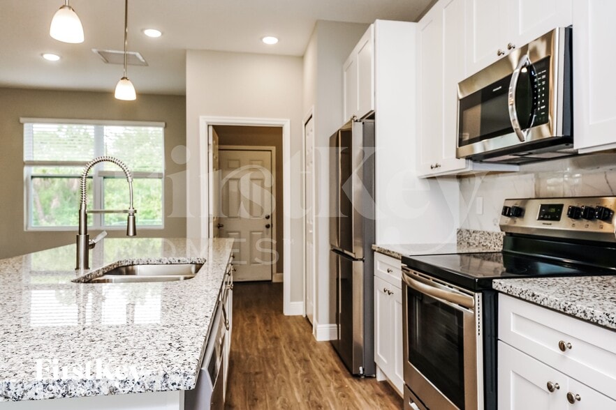 Building Photo - 3120 Halsey Ave SE