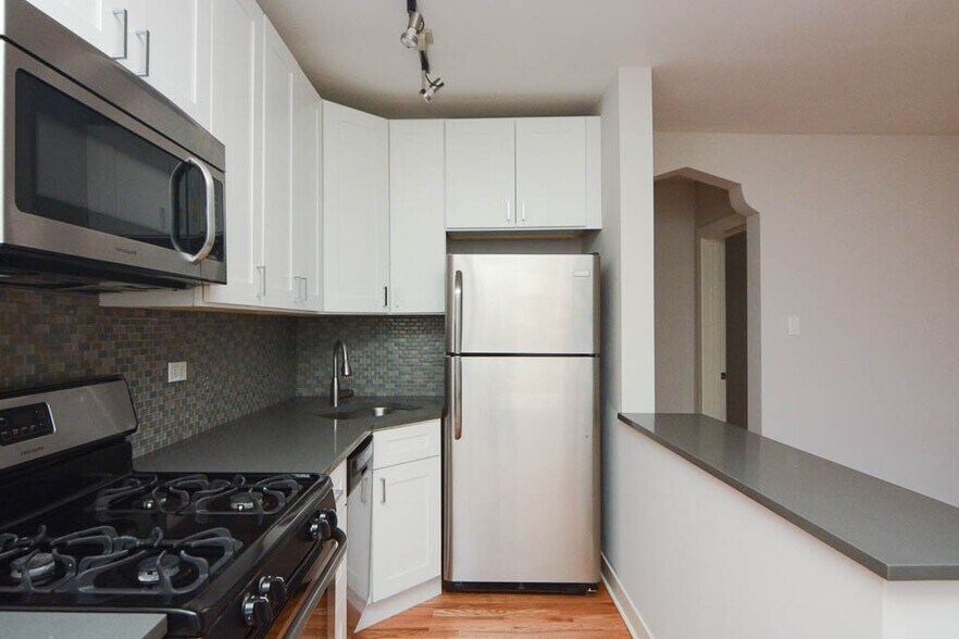 Building Photo - 2425 N Kedzie Blvd