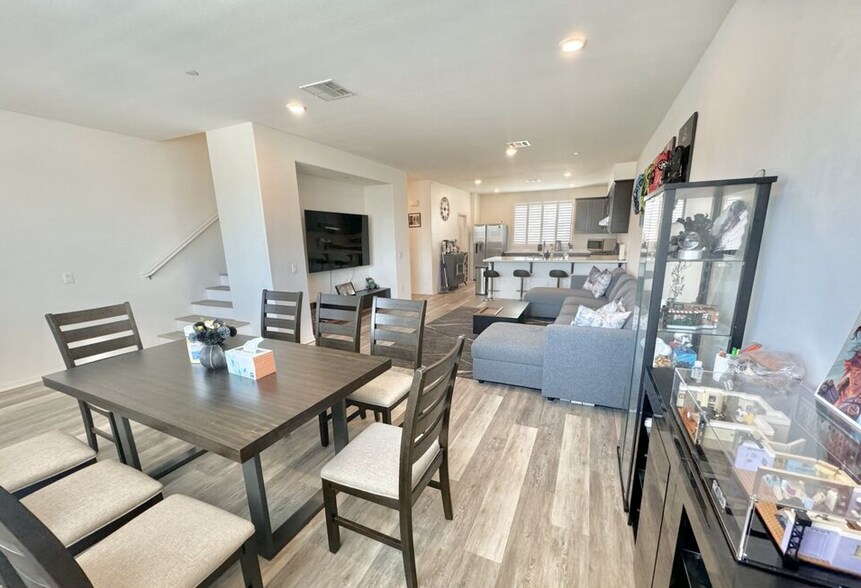 Building Photo - 14416 Plum Ln