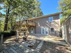 Building Photo - 4 bedroom Family  Home!