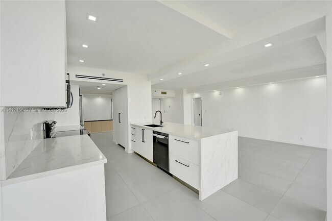 Building Photo - 20281 E Country Club Dr