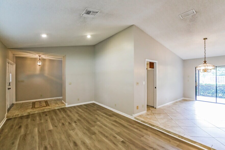 Building Photo - 518 Azure Ave