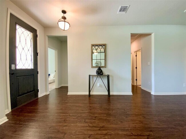 Building Photo - 3307 Columbus Way