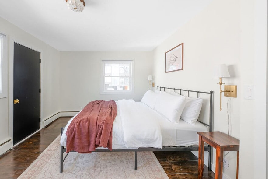 Building Photo - 202 S Henry St