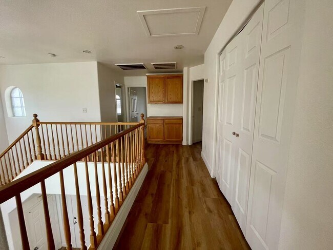 Building Photo - Sweet 2 stories single-family house with 4 bedrooms