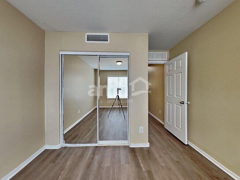 Building Photo - 10006 W Miami St