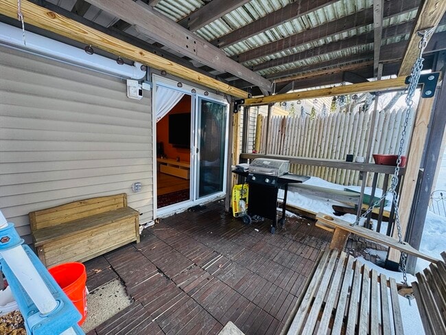 Building Photo - 237 South St