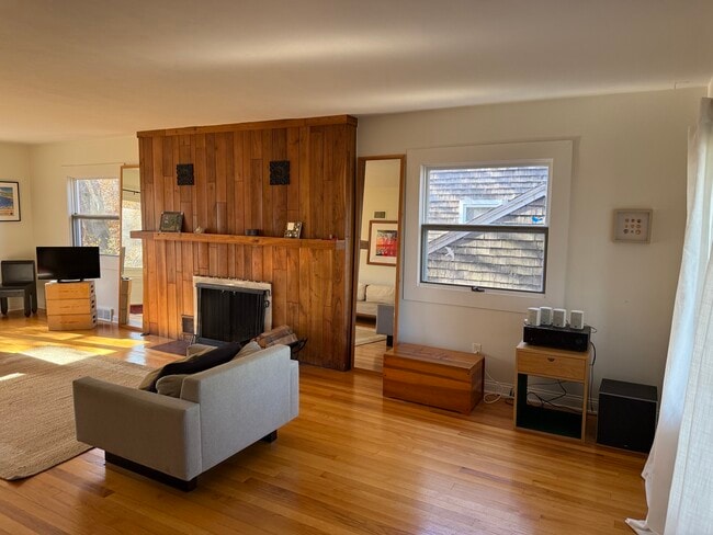 Building Photo - 5 Skyline Dr