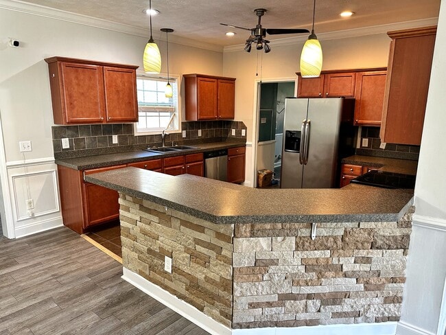 Building Photo - 103 Meadowview Rd