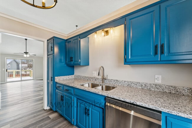 Building Photo - 6620 W 152nd St