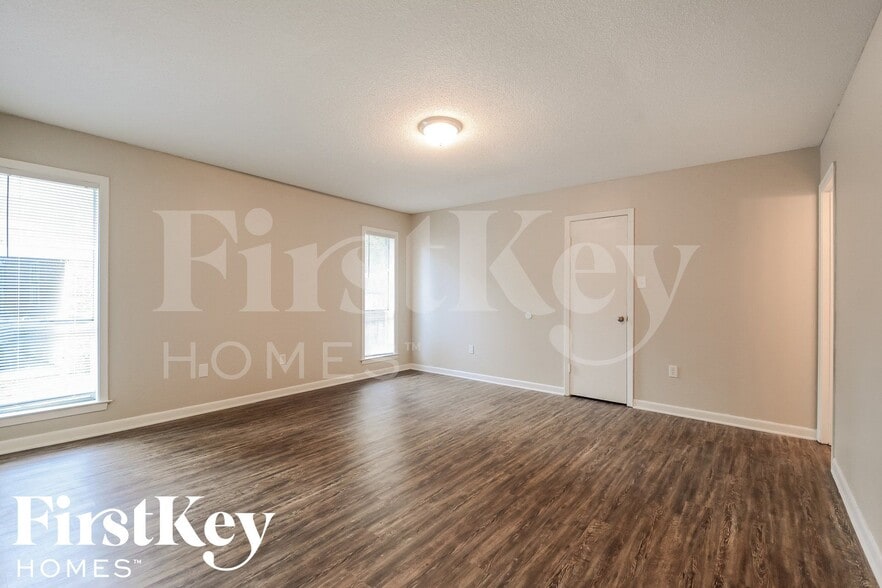 Building Photo - 6030 Elk Grove Rd