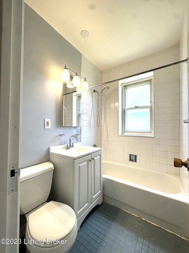 Building Photo - 1749 Algonquin Pkwy