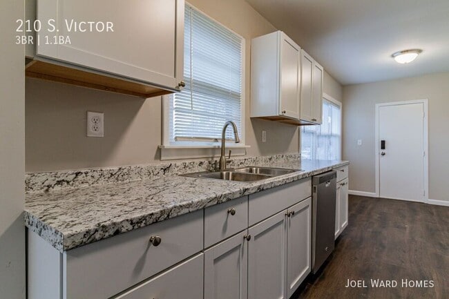 Building Photo - 210 S. Victor-