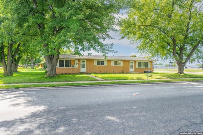 Building Photo - 1301 N Taylor St