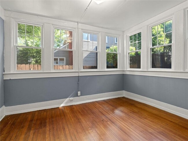 Building Photo - 164 4th St NE