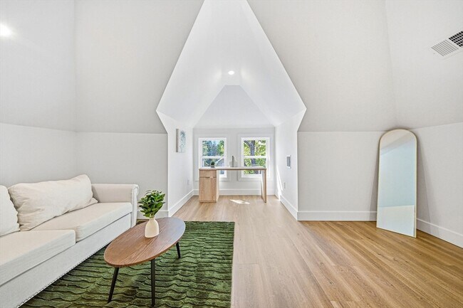 Building Photo - 54 Rangeley Rd
