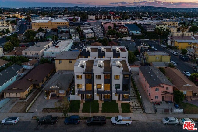 Building Photo - 4830 1/2 Pickford St