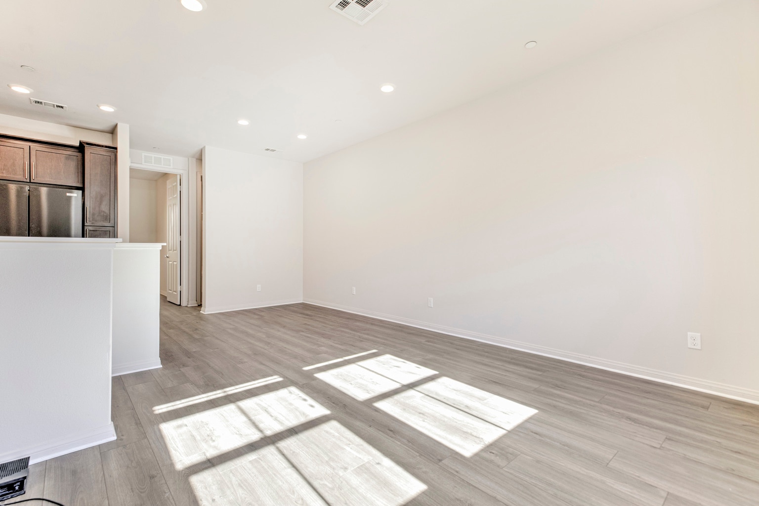 Building Photo - 14121 W Oak Ln