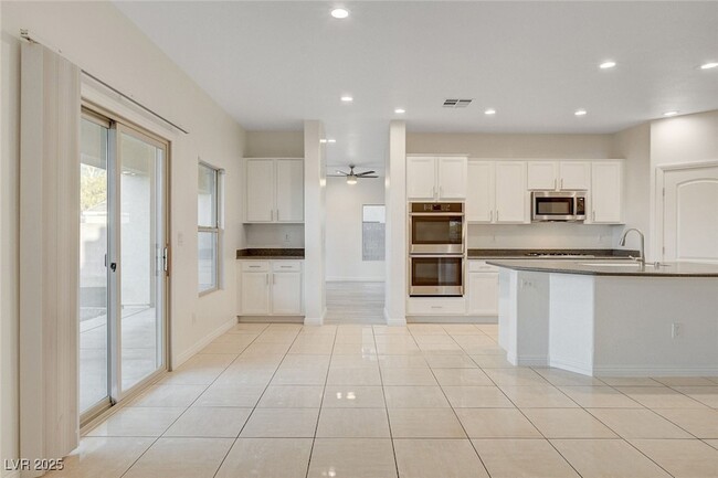 Building Photo - 1068 Riddle Glen St