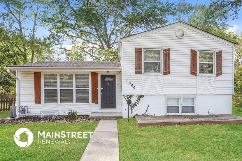 Primary Photo - 1006 SW Lakeview Blvd