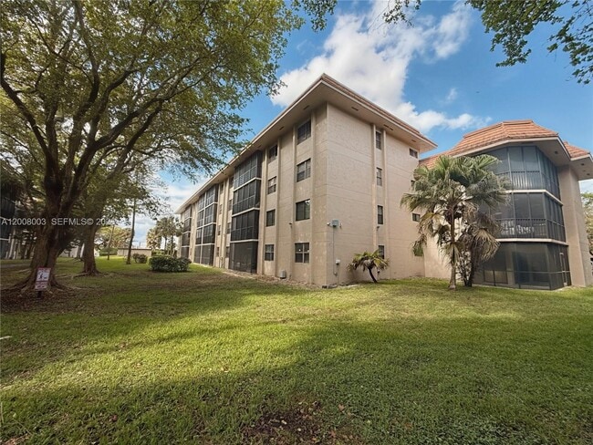 Building Photo - 511 Ives Dairy Rd