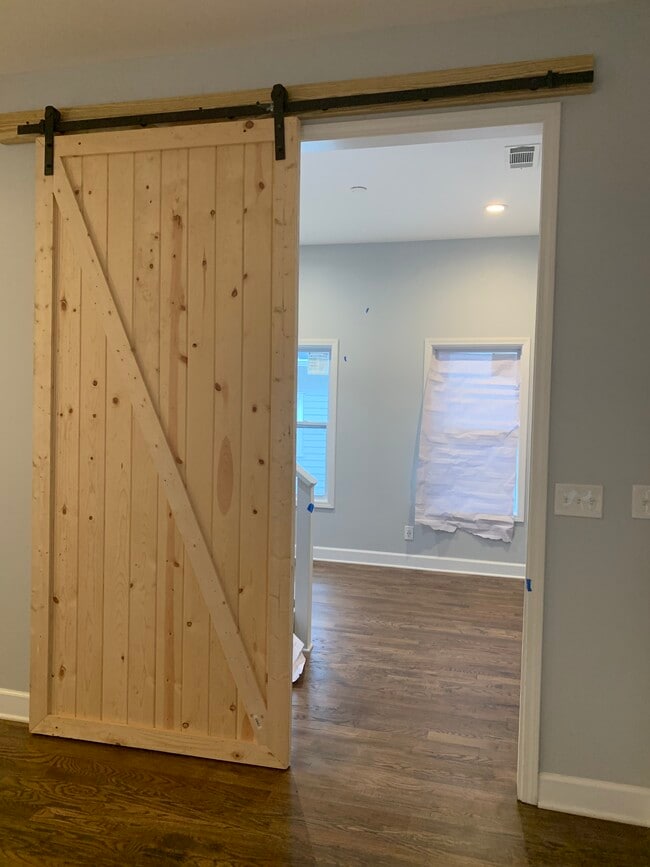 Building Photo - 184 Laurel Ave SW