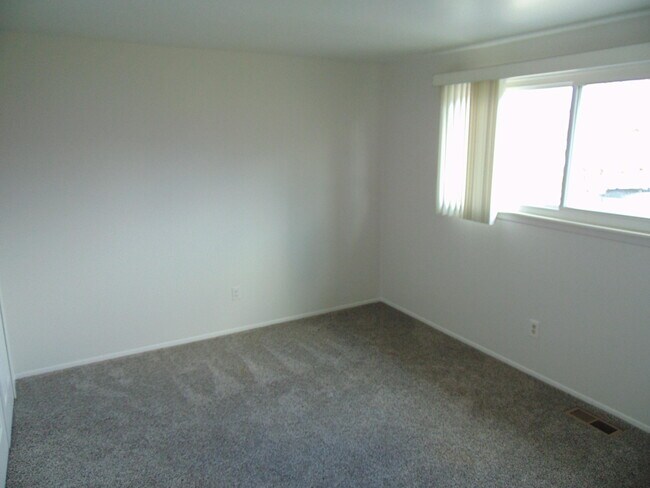 Building Photo - 11730 Riverside Dr