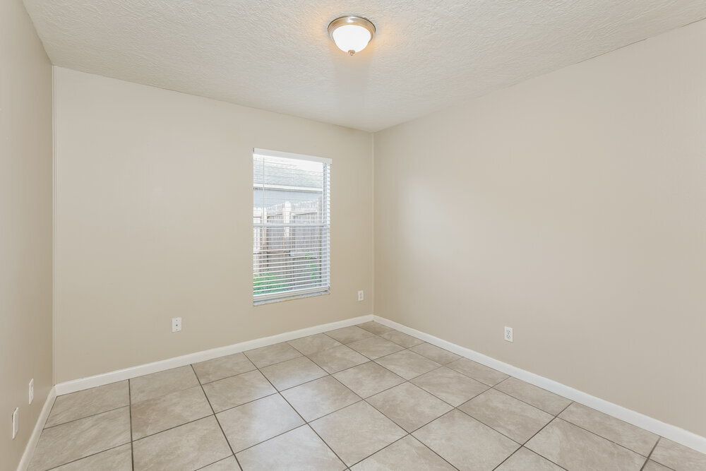 Building Photo - 13611 Glasser Ave
