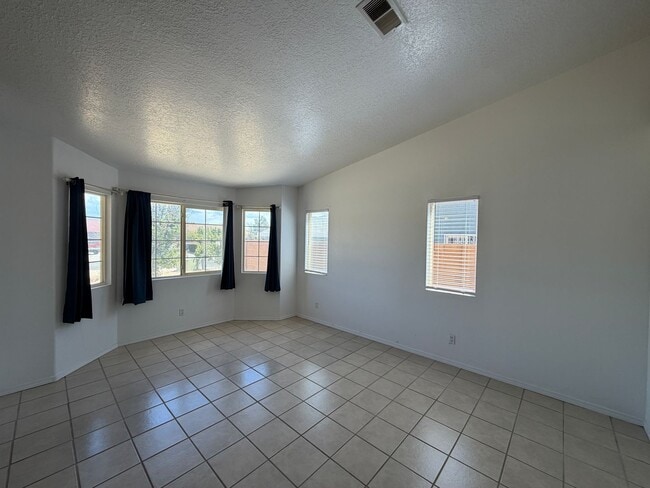 Building Photo - 1405 Secret Valley Dr SW