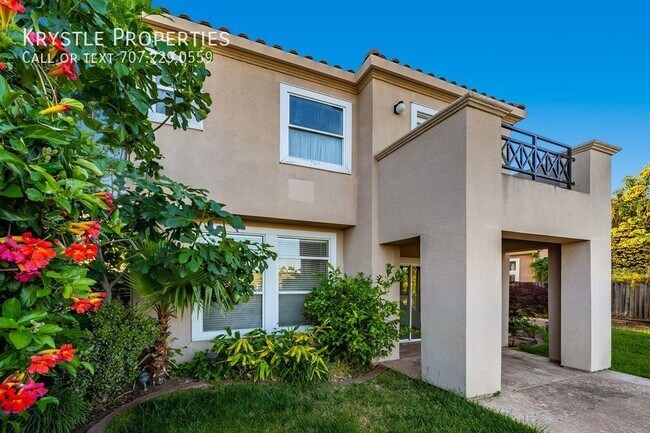 Building Photo - Luxurious Living in Gated Villa Del Mar Co...