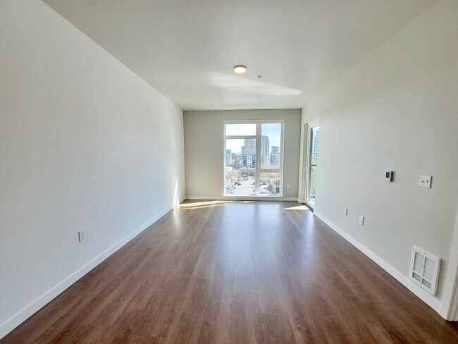 Building Photo - 1085 103rd Ave NE