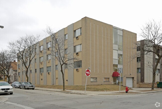Primary Photo - 2848 W Wells St