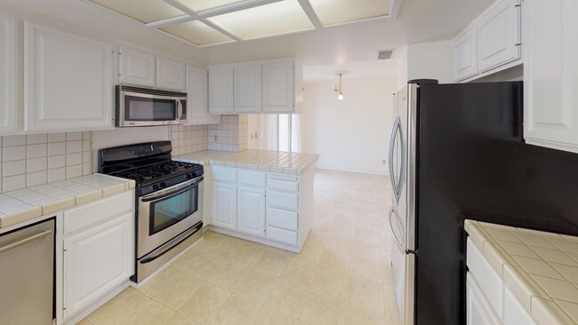 Building Photo - Spacious 3 bedroom | Cays with partial oce...
