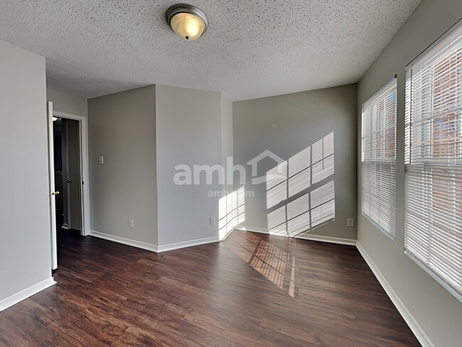 Building Photo - 1344 Ellington Dr