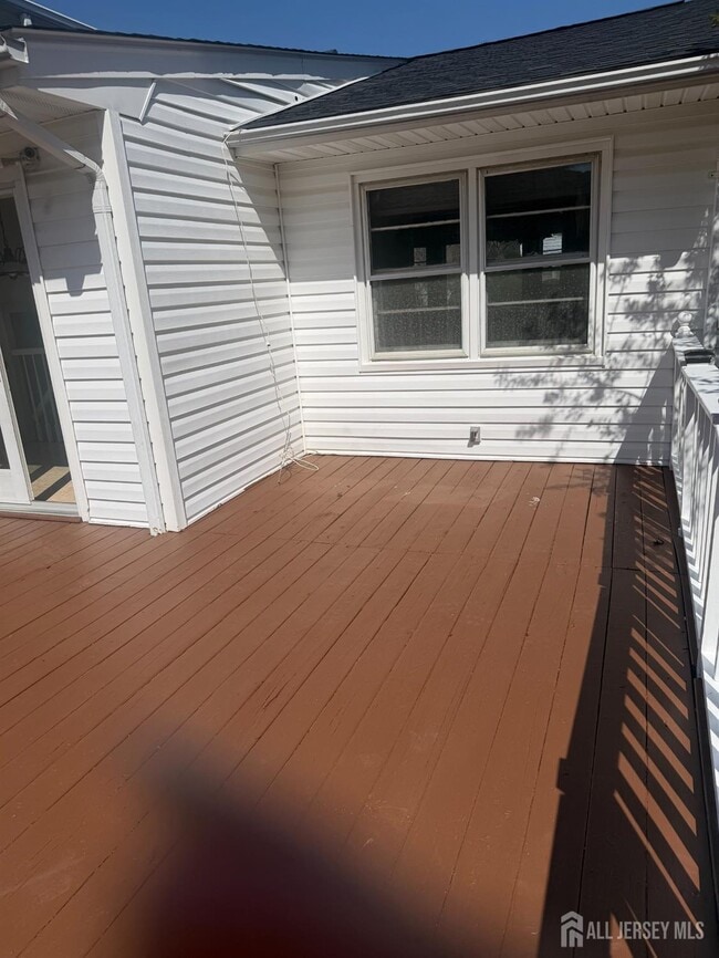 Building Photo - 13 Oakwood Dr