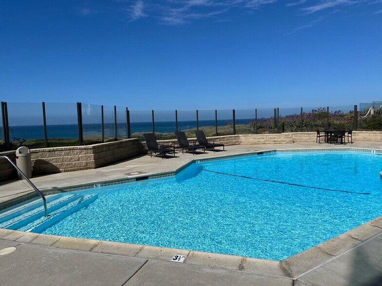 Building Photo - 245 S Helix Ave