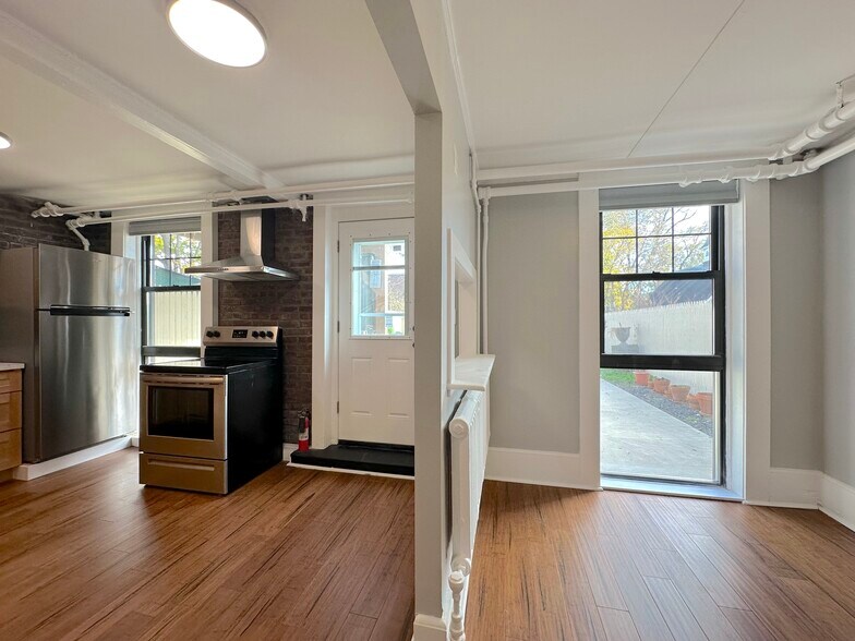 Building Photo - 202 Grand St