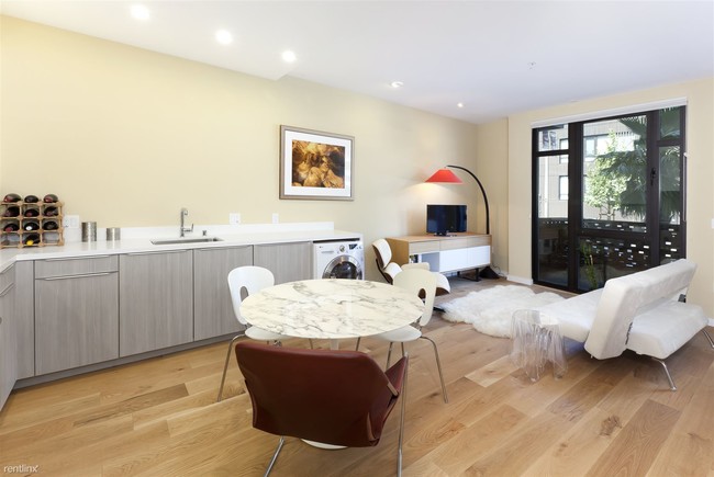 Building Photo - 300 Ivy St