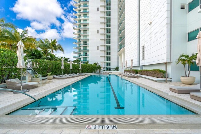Building Photo - 900 Biscayne Blvd