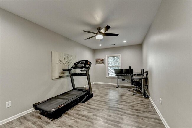 Building Photo - 11653 Parkside Ave