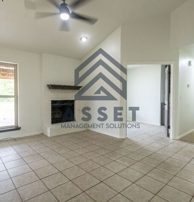 Building Photo - 4 Bedroom Rent to Own Home Available!