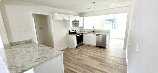 Building Photo - 4601 W 43rd St