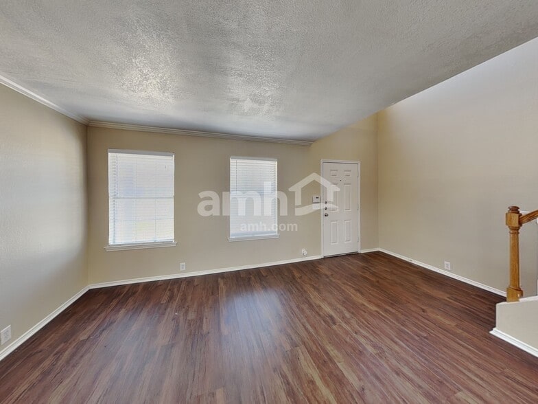 Building Photo - 3104 Pinehurst Ct