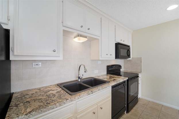 Building Photo - 8416 Seawall Blvd