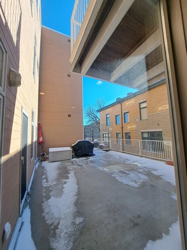 Building Photo - 915 S Oak Park Ave