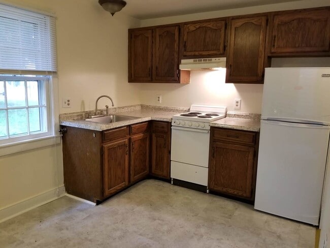 Building Photo - Chesapeake City 2BR/1BA Home for only $120...
