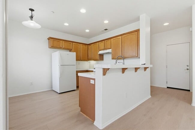 Building Photo - Oceanside - Pelican Cove Townhouse!