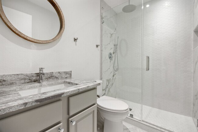 Building Photo - Beautiful 3 bedroom 2 bath home on Big Corner Lot!